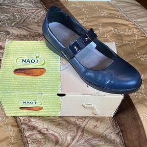 Naot Women's Black Leather Flats